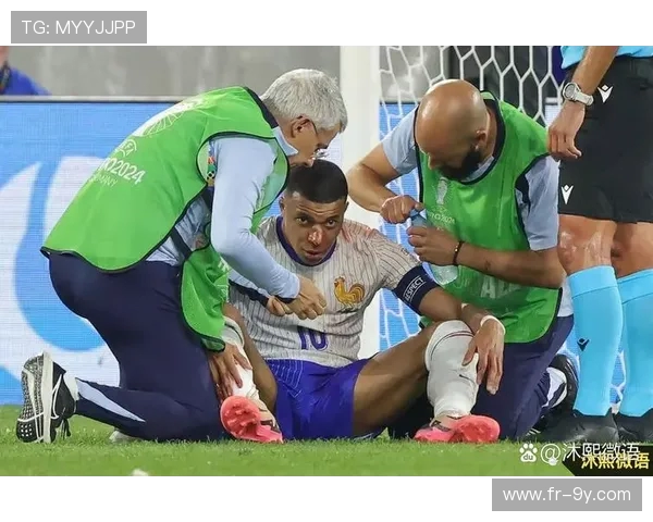 当足球场上出现意外乌龙球后 球迷们纷纷猜测这是上天的安排还是球员的奇怪迷信